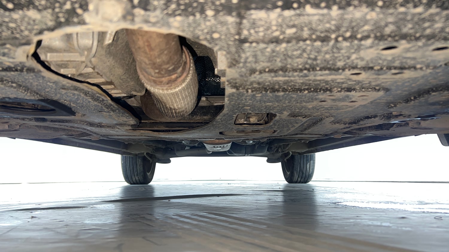 Used 2025 Mahindra XUV 3XO AX7 1.2 Petrol AT Petrol Automatic extra FRONT LEFT UNDERBODY VIEW