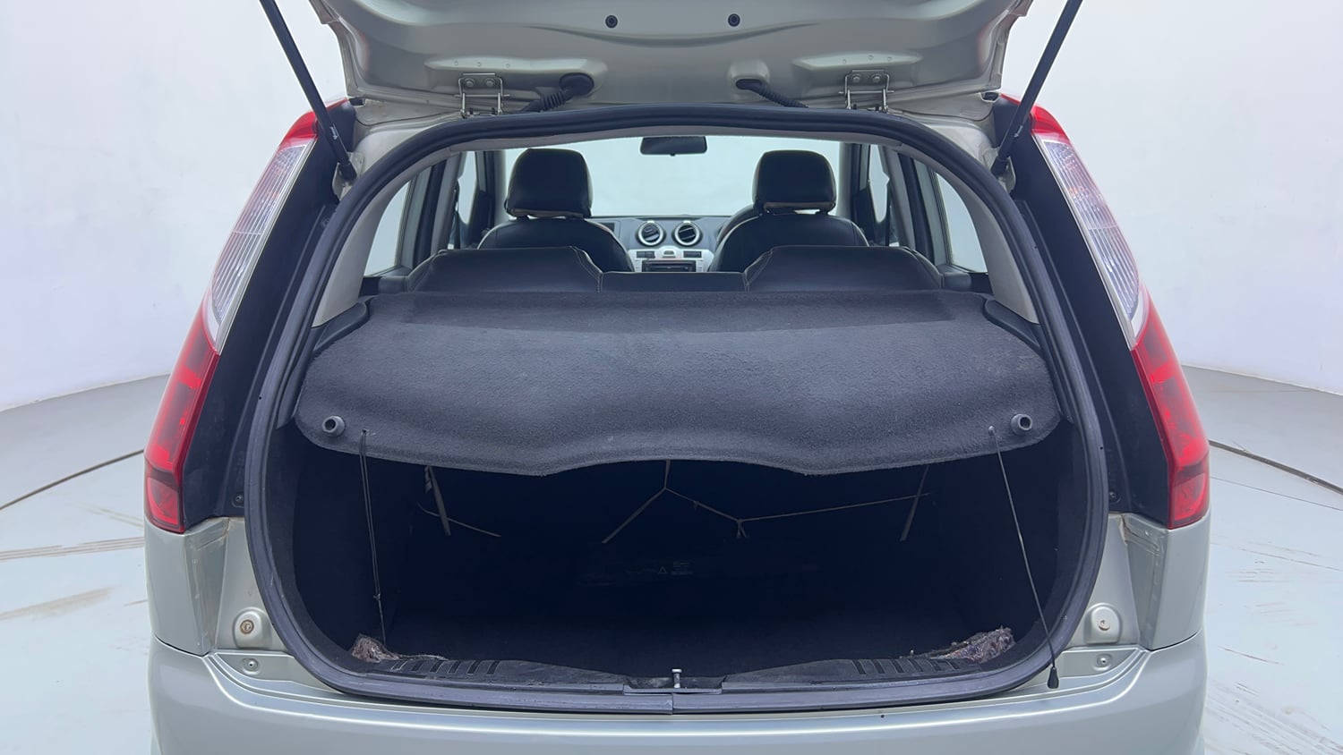 Used 2012 Ford Figo Duratec Petrol ZXI 1.2 Petrol Manual interior DICKY INSIDE VIEW