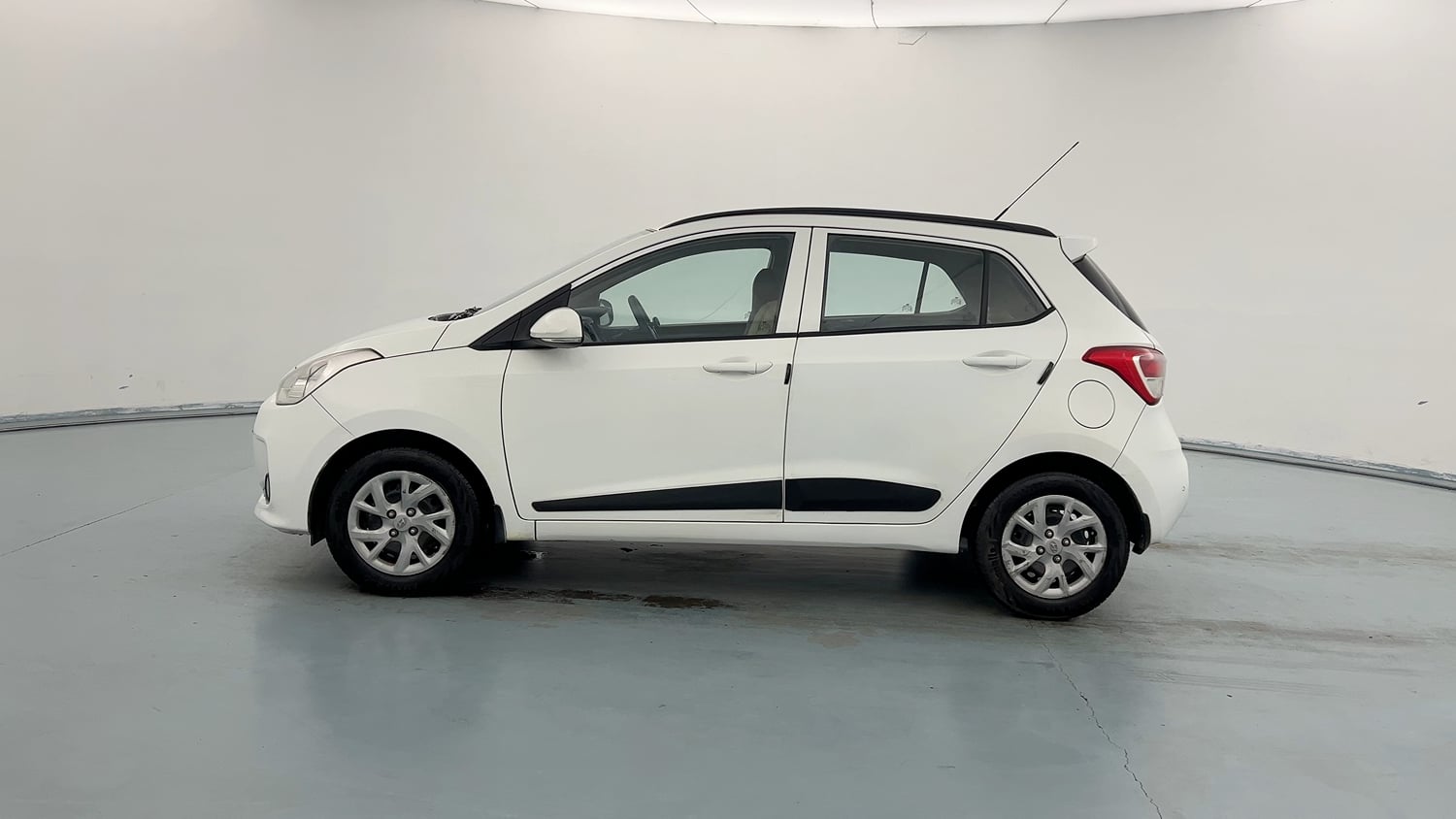 Used 2019 Hyundai Grand i10 Sportz 1.2 Kappa VTVT Petrol Manual exterior LEFT SIDE VIEW