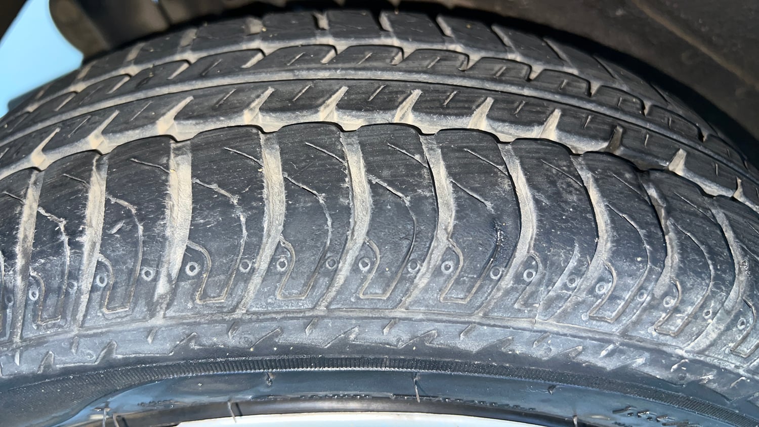 Used 2018 Maruti Suzuki Wagon R 1.0 VXI AMT Petrol Automatic tyres RIGHT FRONT TYRE TREAD VIEW