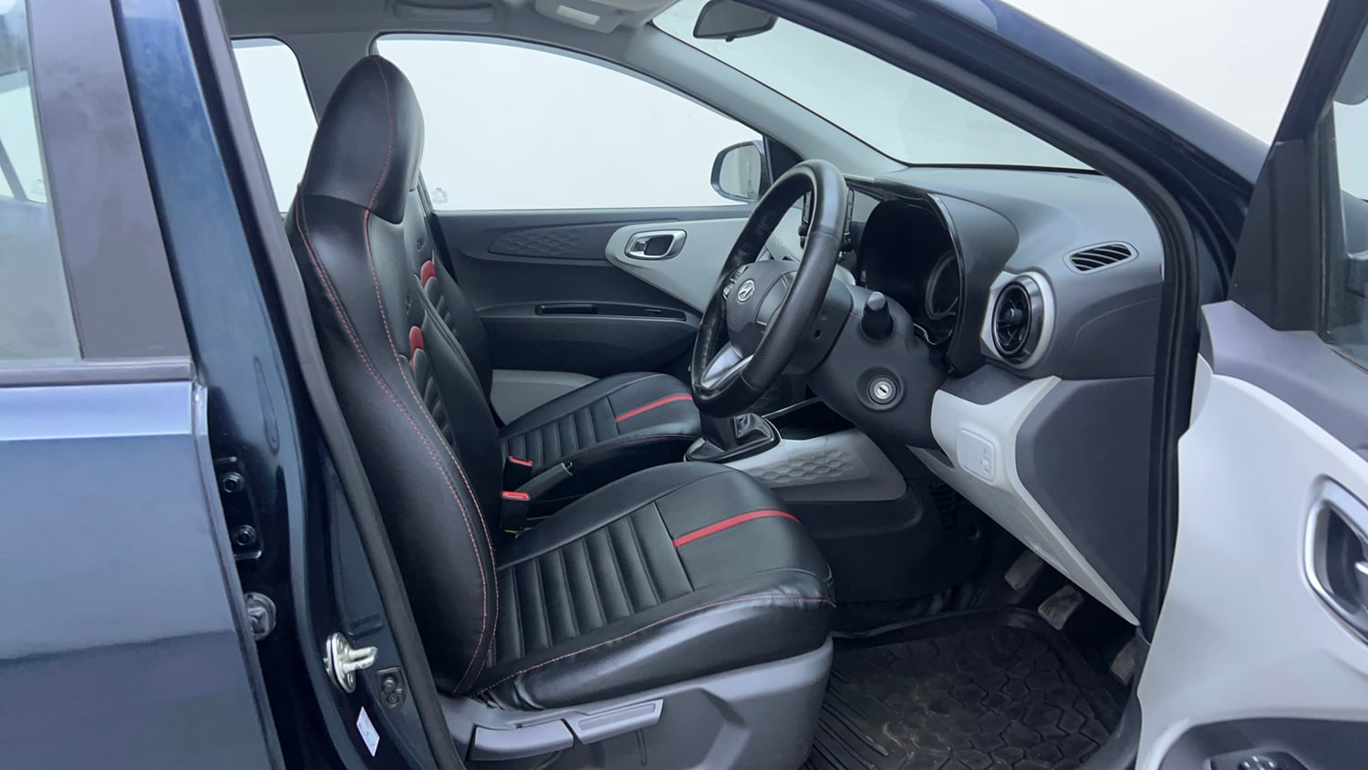 Used 2022 Hyundai Grand i10 Nios Sportz 1.2 Kappa VTVT Petrol Manual interior RIGHT SIDE FRONT DOOR CABIN VIEW