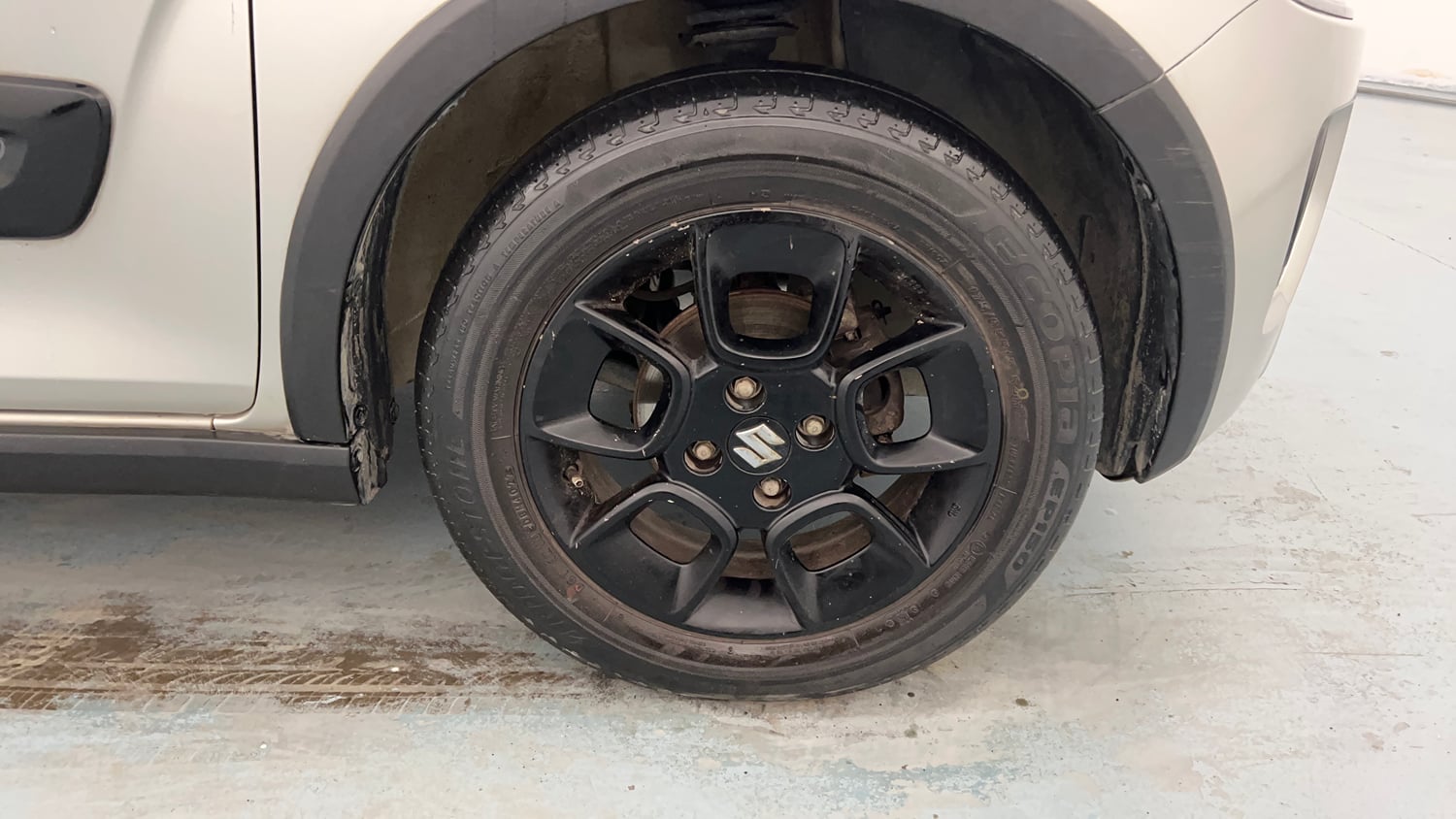 Used 2023 Maruti Suzuki Ignis Zeta 1.2 MT Petrol Manual tyres RIGHT FRONT TYRE RIM VIEW