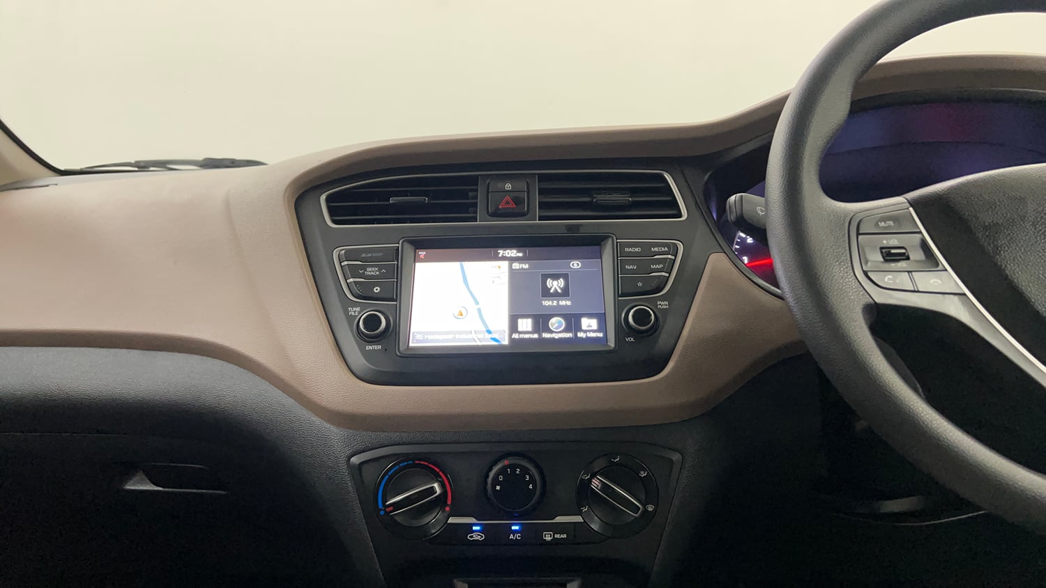 Used 2019 Hyundai Elite i20 Sportz Plus 1.2 Petrol Manual interior MUSIC SYSTEM & AC CONTROL VIEW