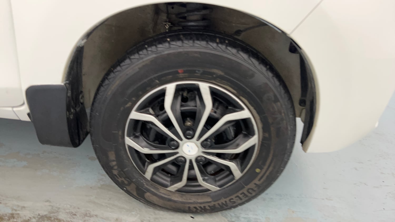 Used 2020 Maruti Suzuki Alto 800 VXi Petrol Manual tyres RIGHT FRONT TYRE RIM VIEW