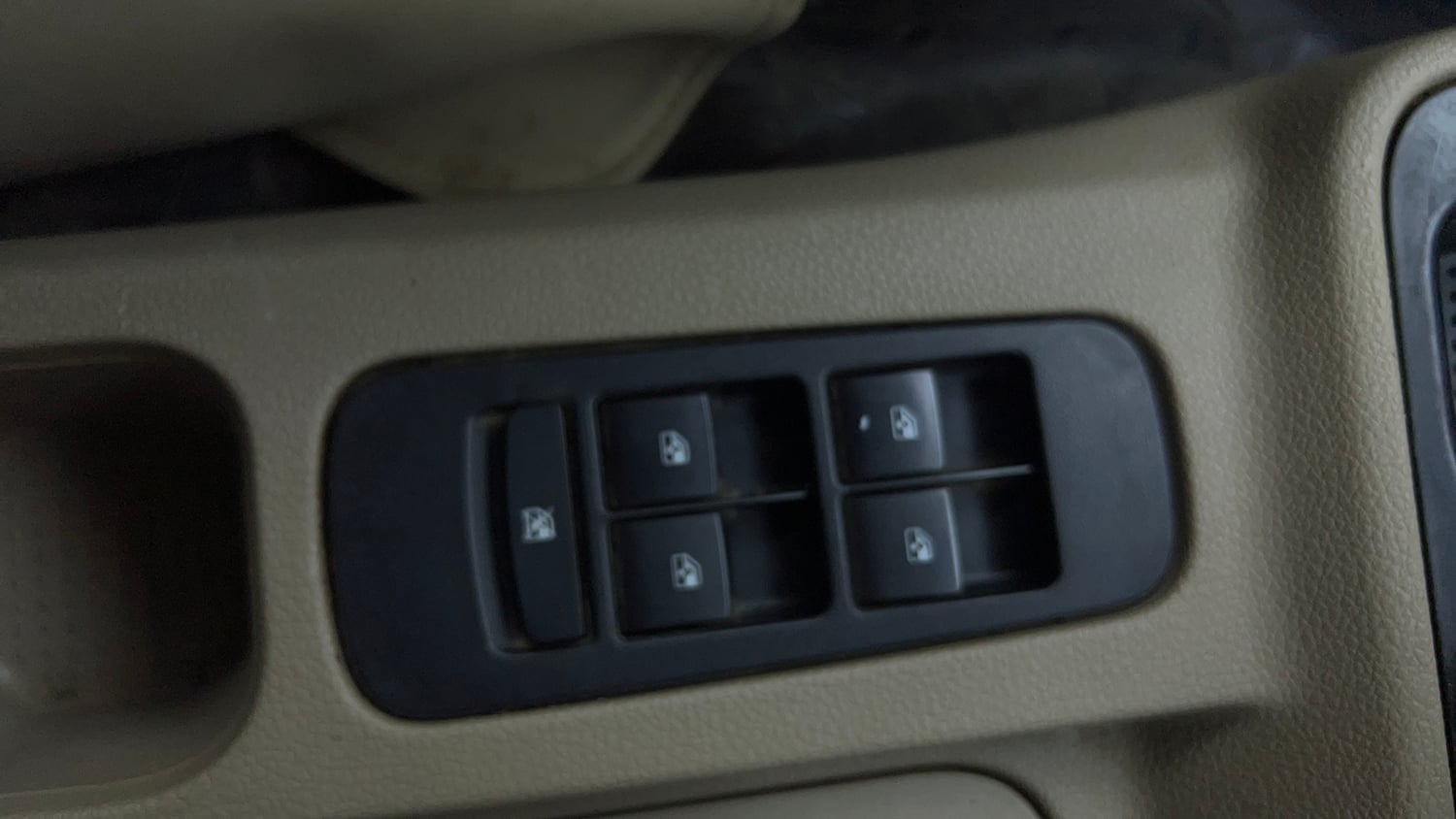 Used 2020 Mahindra TUV300 T4 Plus Diesel Manual top_features Power windows