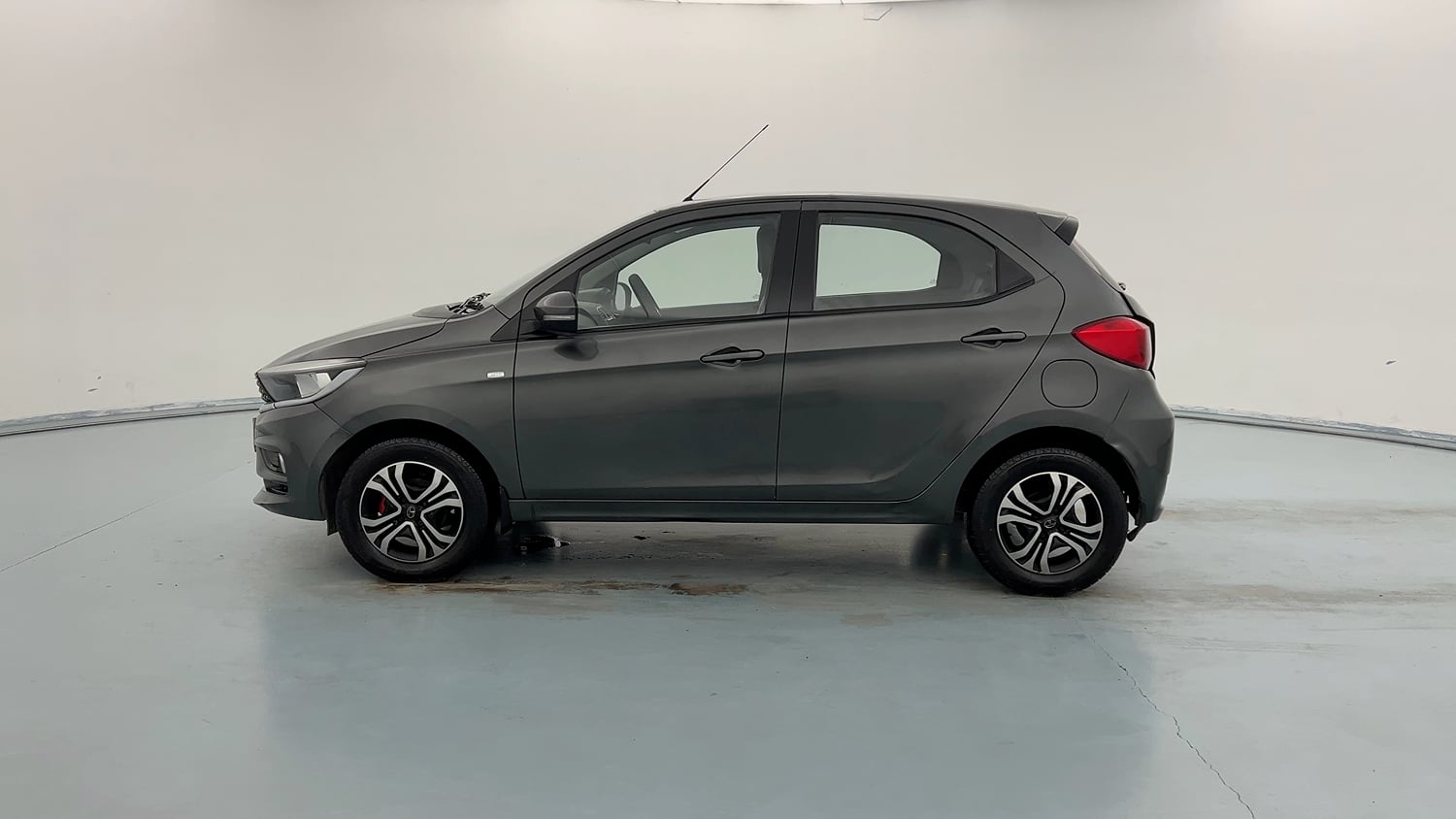 Used 2021 Tata Tiago XZ Petrol Manual exterior LEFT SIDE VIEW