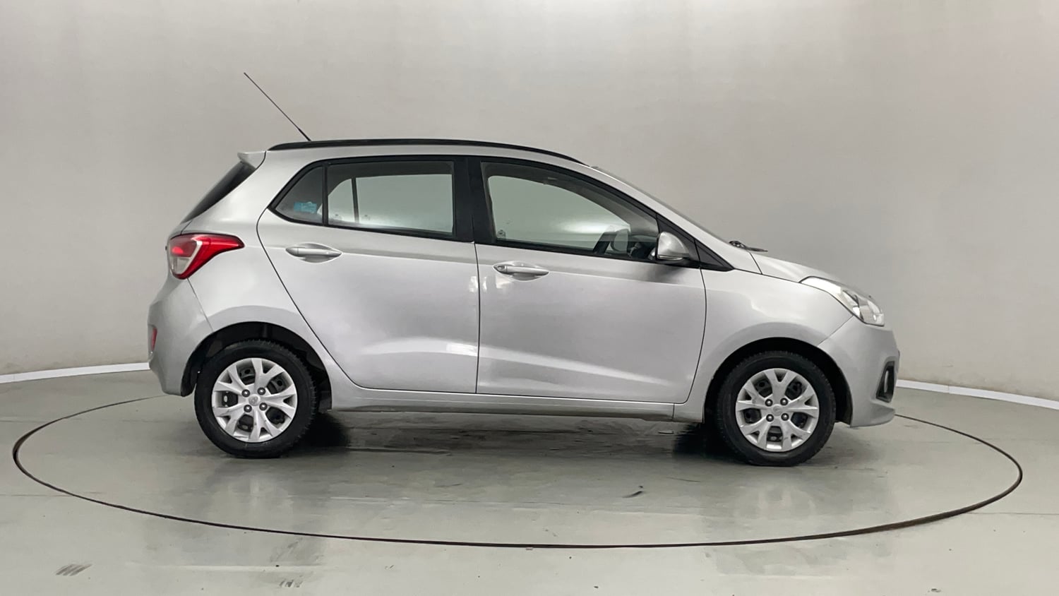 Used 2017 Hyundai Grand i10 Sportz 1.2 Kappa VTVT Petrol Manual exterior RIGHT SIDE VIEW