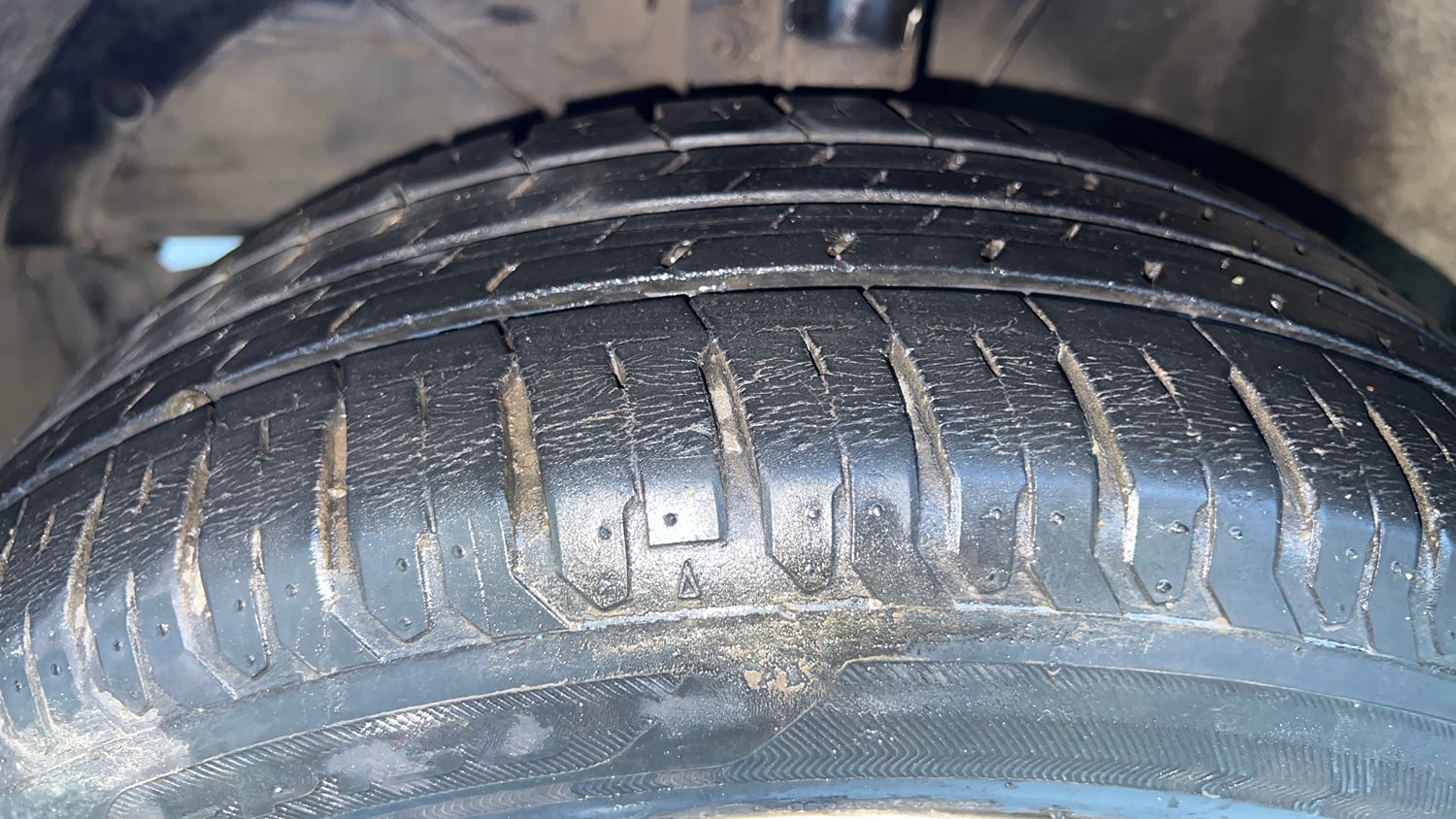 Used 2017 Maruti Suzuki Baleno Alpha 1.2 Petrol Manual tyres LEFT FRONT TYRE TREAD VIEW