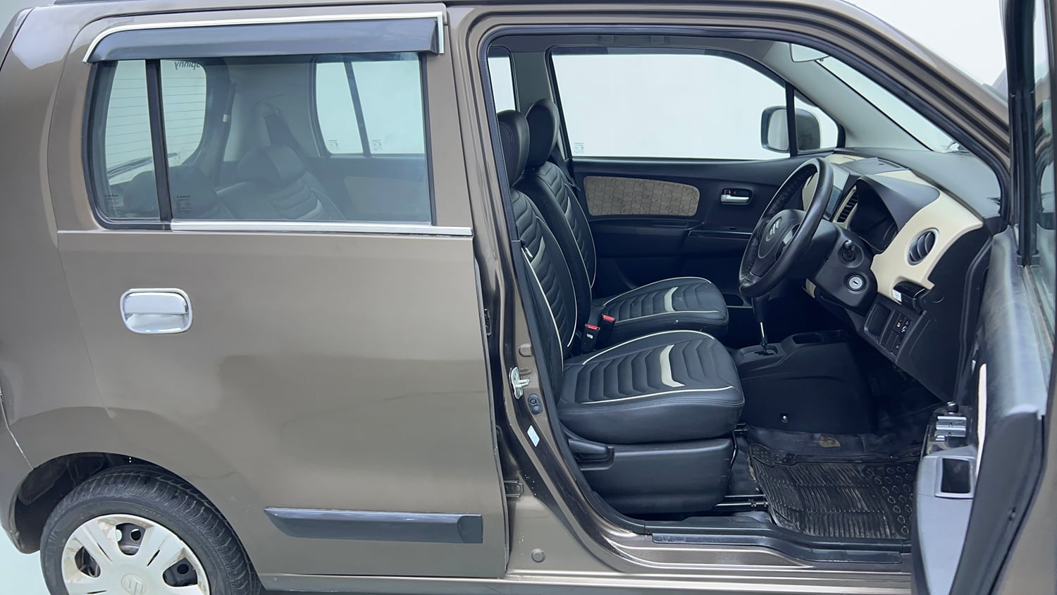 Used 2018 Maruti Suzuki Wagon R 1.0 VXI AMT Petrol Automatic interior RIGHT SIDE FRONT DOOR CABIN VIEW