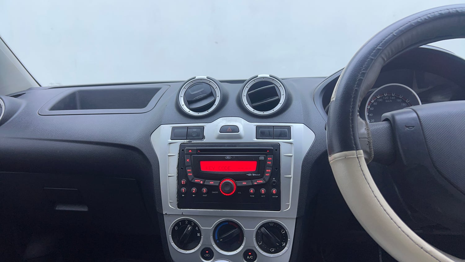 Used 2012 Ford Figo Duratec Petrol ZXI 1.2 Petrol Manual interior MUSIC SYSTEM & AC CONTROL VIEW