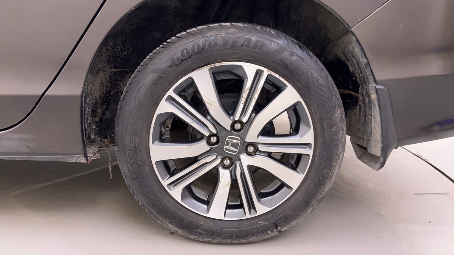 Used 2020 Honda City V Petrol Petrol Manual tyres LEFT REAR TYRE RIM VIEW