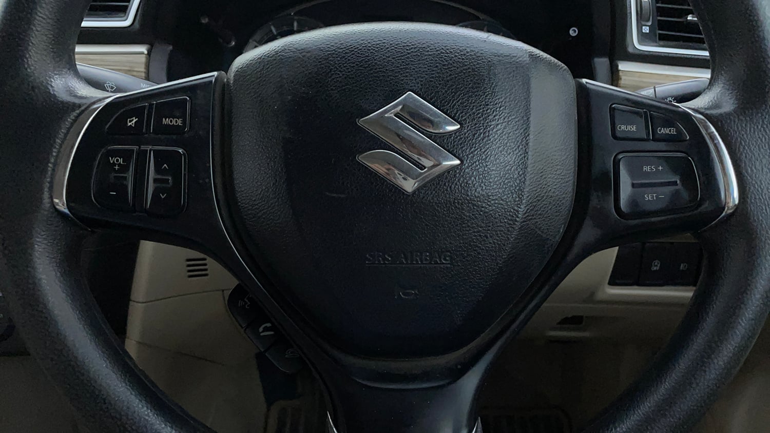 Used 2022 Maruti Suzuki Ciaz Zeta 1.5 Petrol Manual top_features Airbags
