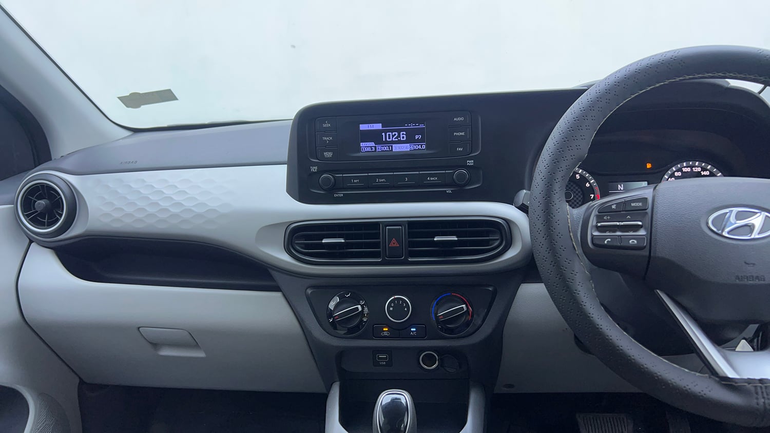 Used 2022 Hyundai Grand i10 Nios Magna AMT 1.2 Kappa VTVT Petrol Automatic interior MUSIC SYSTEM & AC CONTROL VIEW