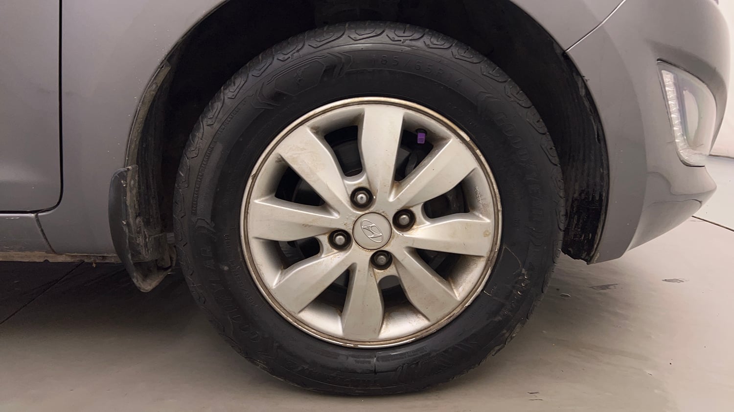 Used 2012 Hyundai i20 Sportz 1.2 Petrol Manual tyres RIGHT FRONT TYRE RIM VIEW