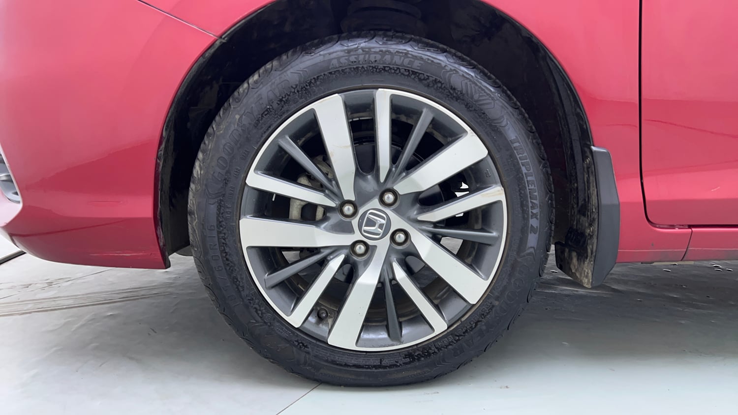 Used 2022 Honda City VX CVT Petrol Petrol Automatic tyres LEFT FRONT TYRE RIM VIEW