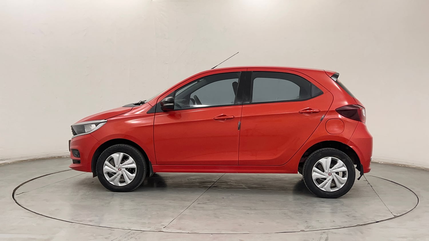 Used 2023 Tata Tiago XT CNG Cng Manual exterior LEFT SIDE VIEW