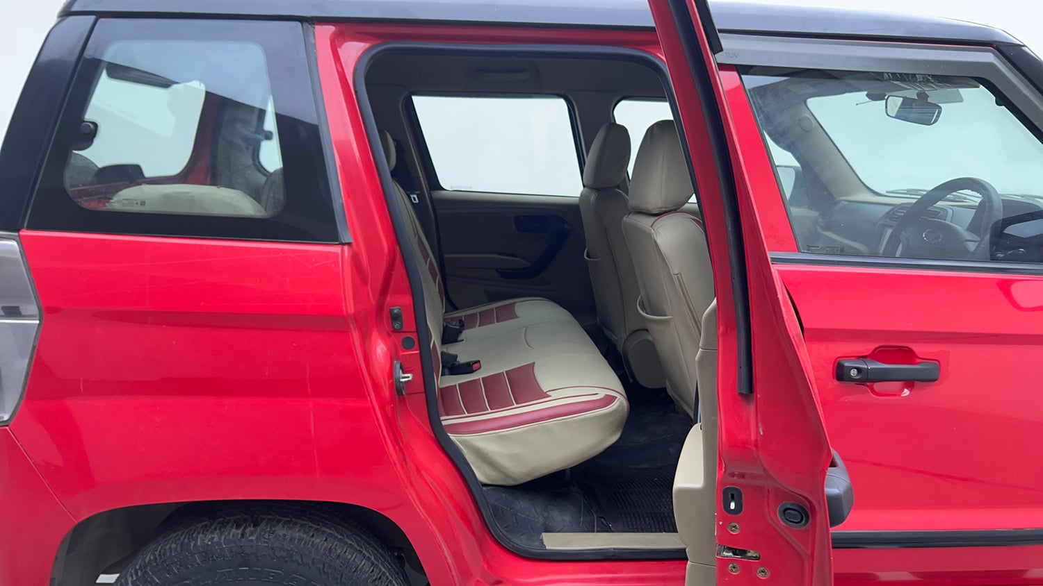 Used 2020 Mahindra TUV300 T4 Plus Diesel Manual interior RIGHT SIDE REAR DOOR CABIN VIEW
