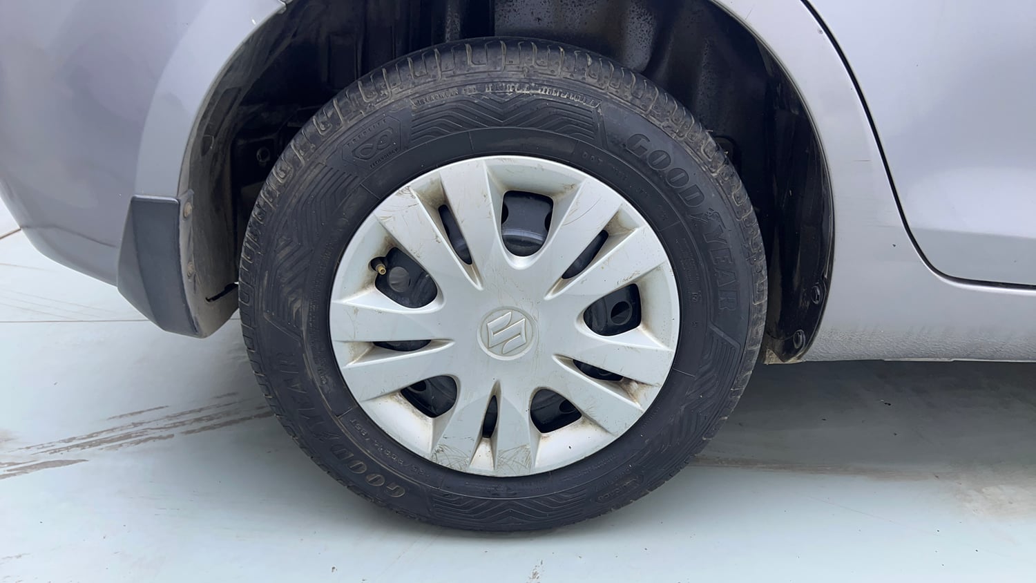 Used 2012 Maruti Suzuki Swift Dzire VXI Petrol Manual tyres RIGHT REAR TYRE RIM VIEW