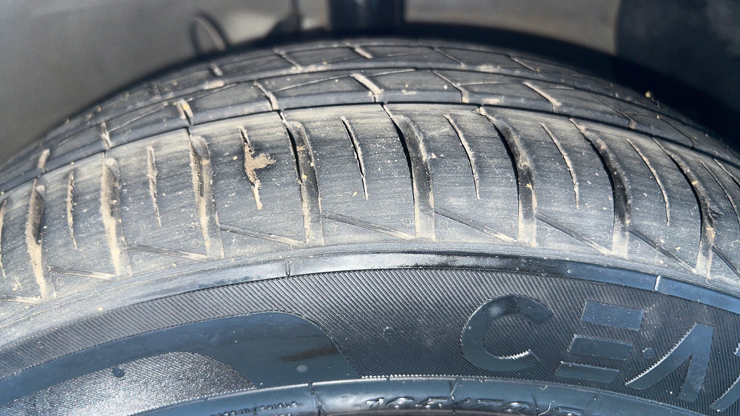 Used 2022 Hyundai Grand i10 Nios Magna AMT 1.2 Kappa VTVT Petrol Automatic tyres RIGHT FRONT TYRE TREAD VIEW