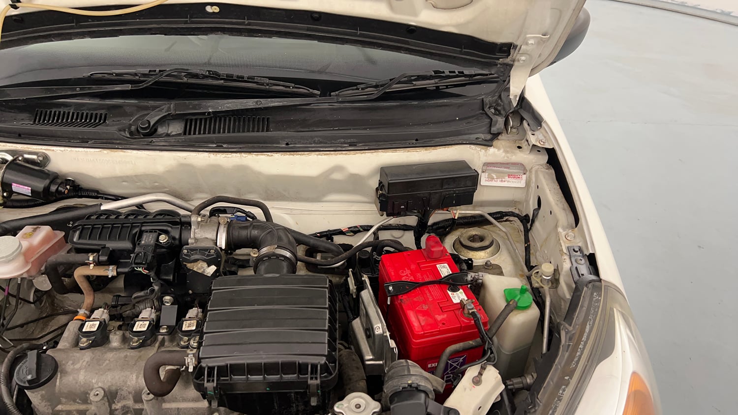 Used 2020 Maruti Suzuki Alto 800 VXi Petrol Manual engine ENGINE LEFT SIDE HINGE & APRON VIEW