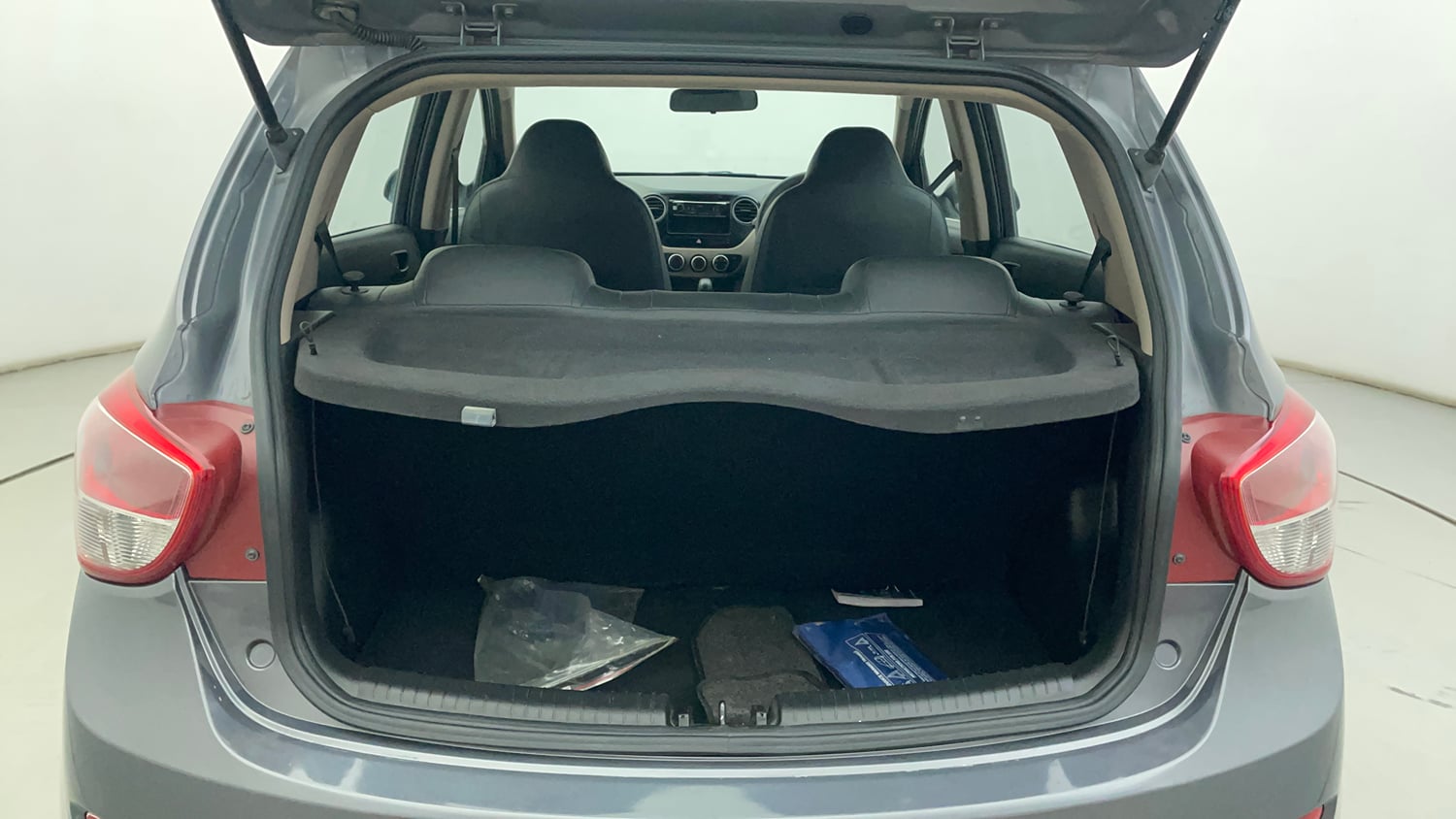 Used 2016 Hyundai Grand i10 Magna AT 1.2 Kappa VTVT Petrol Automatic interior DICKY INSIDE VIEW