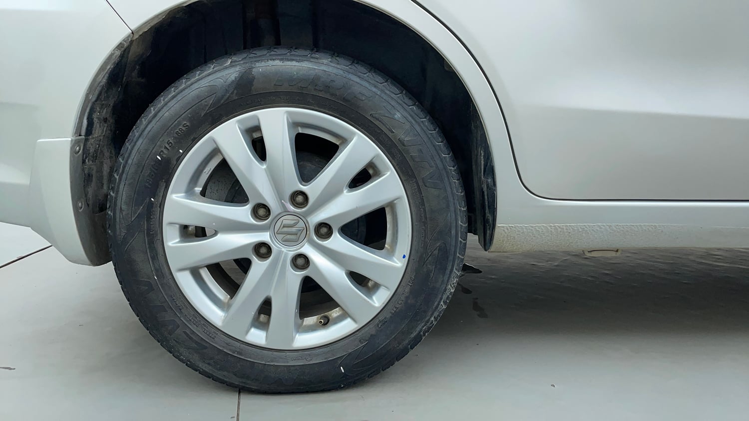 Used 2017 Maruti Suzuki Ertiga ZXI+ Petrol Manual tyres RIGHT REAR TYRE RIM VIEW