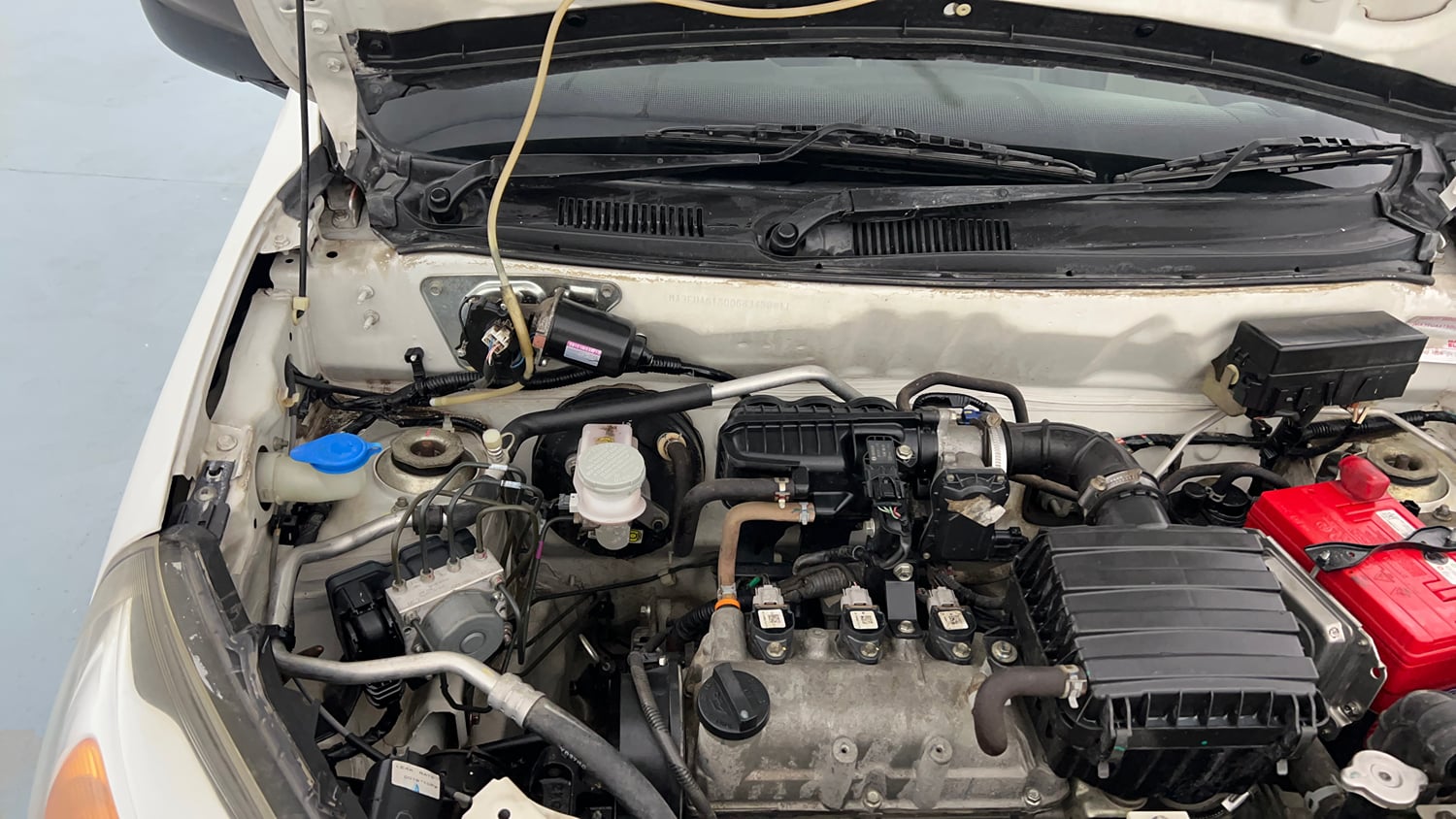Used 2020 Maruti Suzuki Alto 800 VXi Petrol Manual engine ENGINE RIGHT SIDE HINGE & APRON VIEW