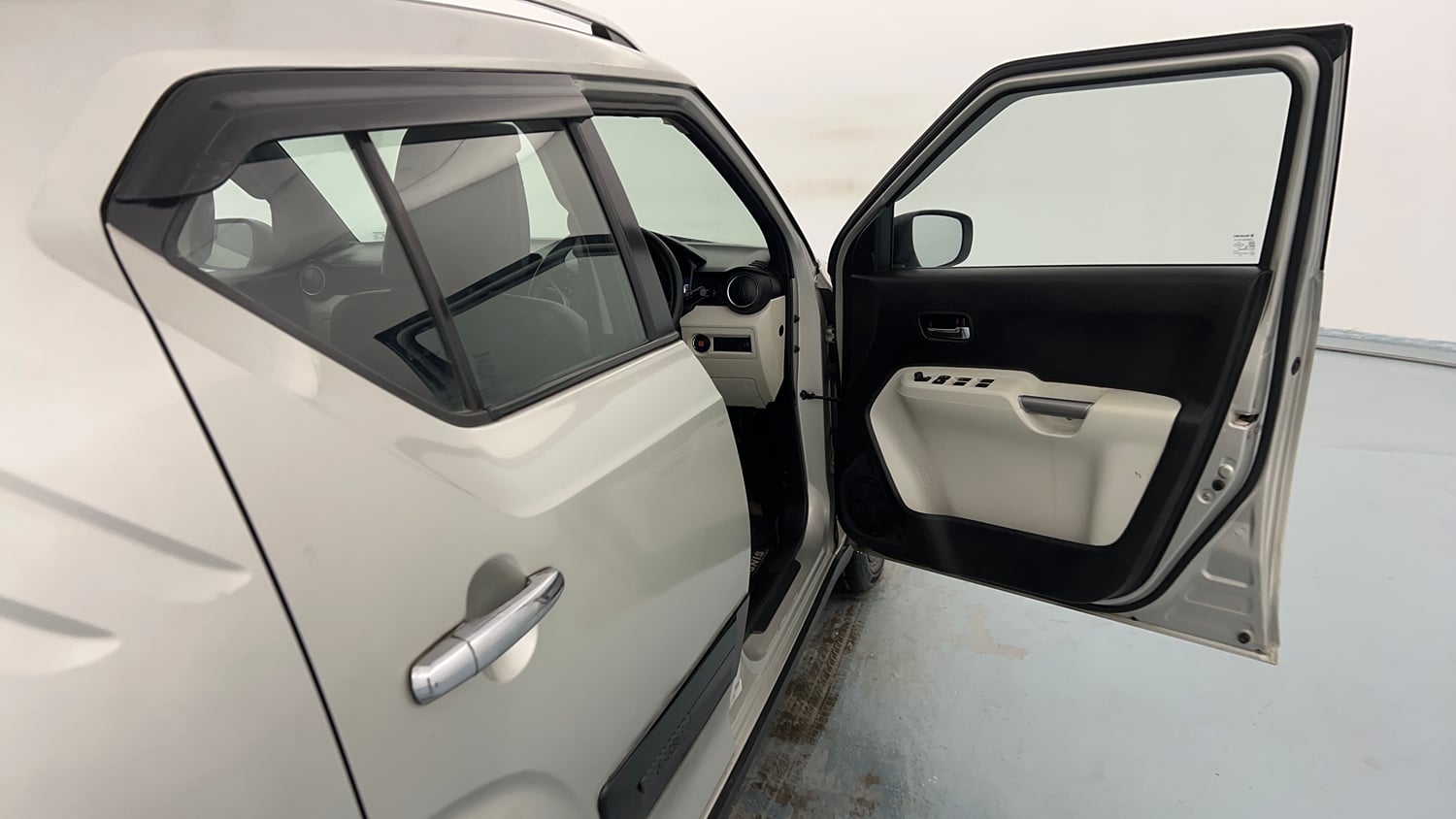 Used 2023 Maruti Suzuki Ignis Zeta 1.2 MT Petrol Manual interior RIGHT FRONT DOOR OPEN VIEW