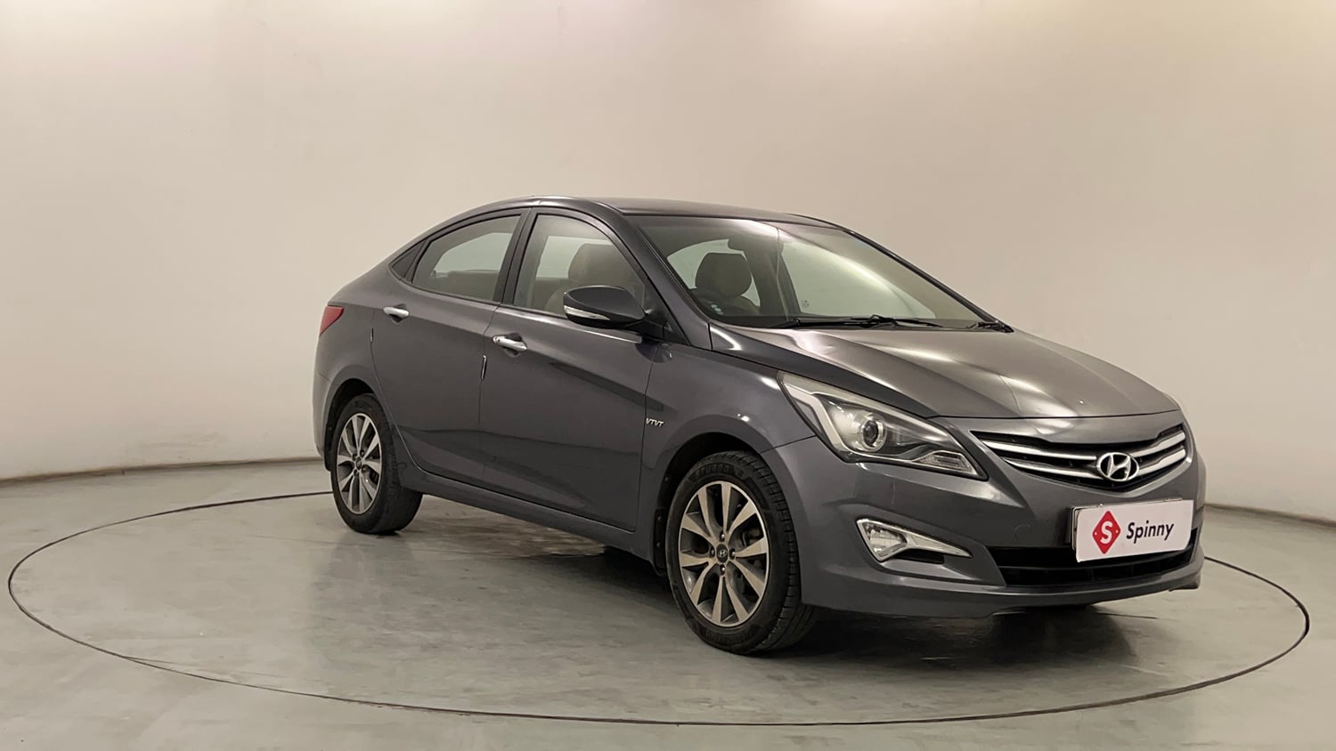 Used 2015 Hyundai Fluidic Verna 4S 1.6 VTVT SX Petrol Manual exterior RIGHT FRONT CORNER VIEW