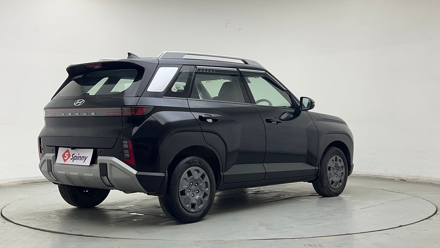 Used 2026 Hyundai Venue 1.2 Kappa Petrol MT HX5 Petrol Manual exterior RIGHT REAR CORNER VIEW
