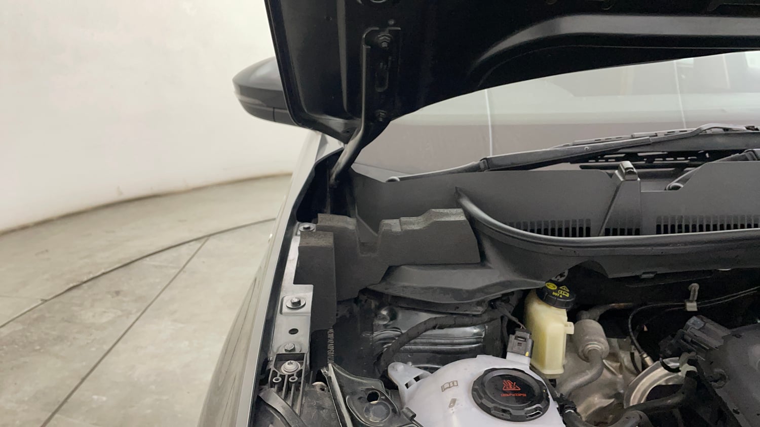 Used 2023 Skoda Kushaq Ambition 1.0L TSI MT Petrol Manual engine ENGINE RIGHT SIDE HINGE & APRON VIEW