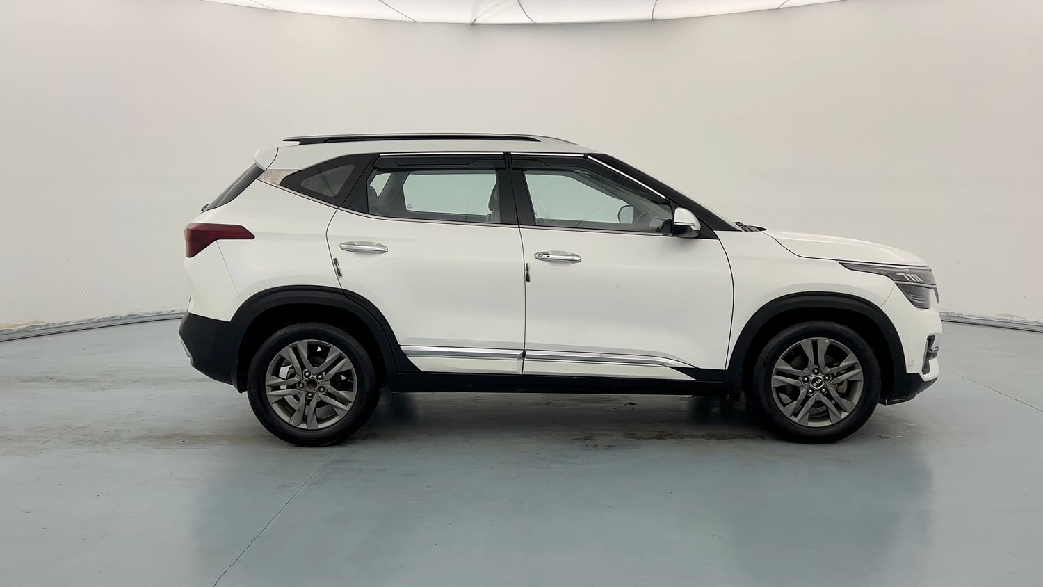Used 2020 Kia Seltos HTX 1.5 Petrol Manual exterior RIGHT SIDE VIEW
