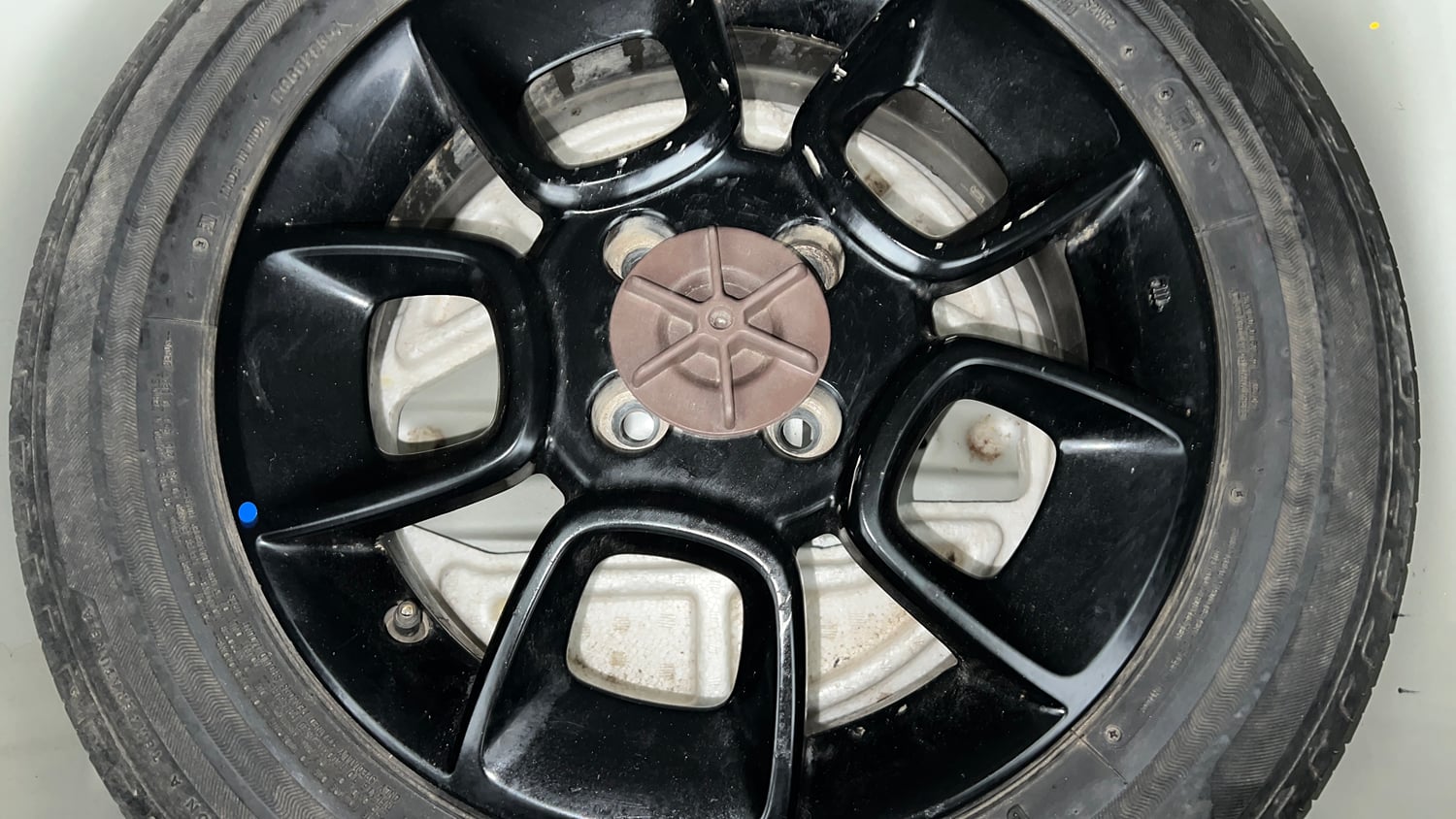 Used 2023 Maruti Suzuki Ignis Zeta 1.2 MT Petrol Manual tyres SPARE TYRE VIEW