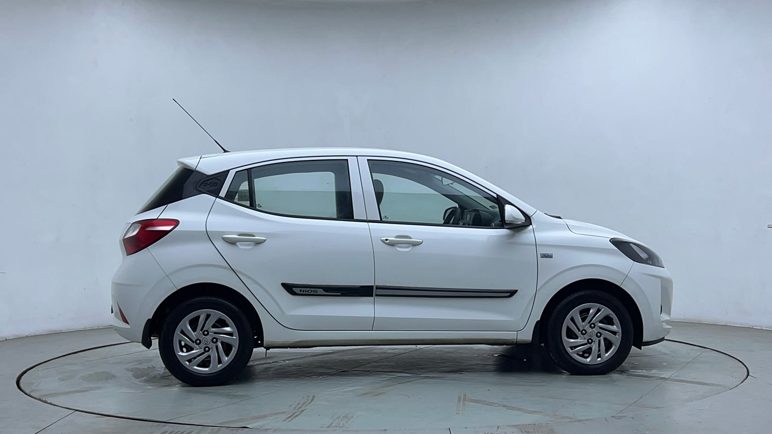 Used 2022 Hyundai Grand i10 Nios Magna AMT 1.2 Kappa VTVT Petrol Automatic exterior RIGHT SIDE VIEW