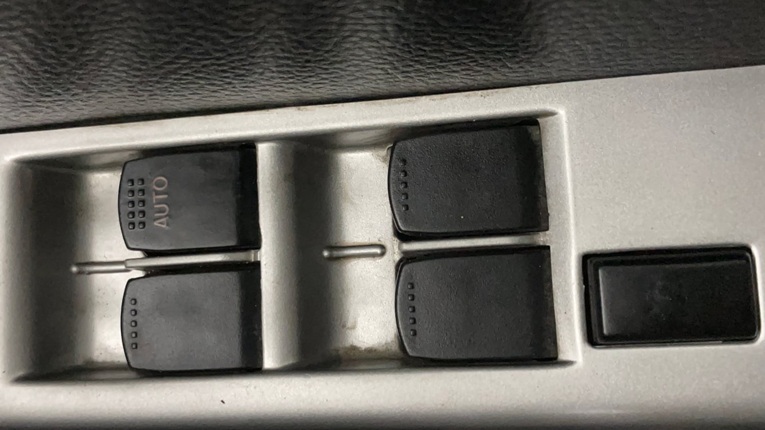 Used 2015 Maruti Suzuki Wagon R VXI Petrol Manual top_features Power windows