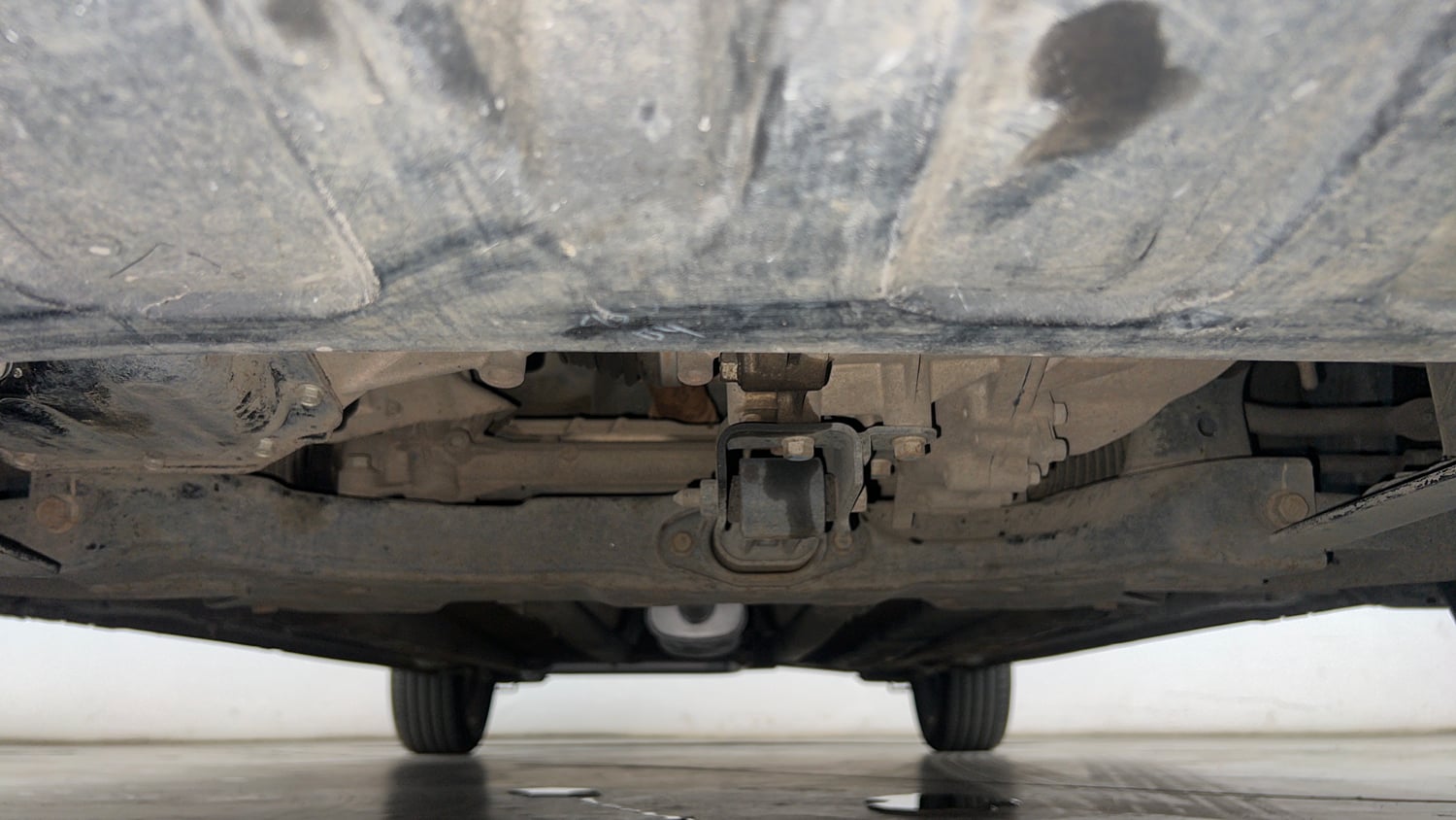 Used 2019 Hyundai Verna SX 1.6 VTVT Petrol Manual extra FRONT LEFT UNDERBODY VIEW