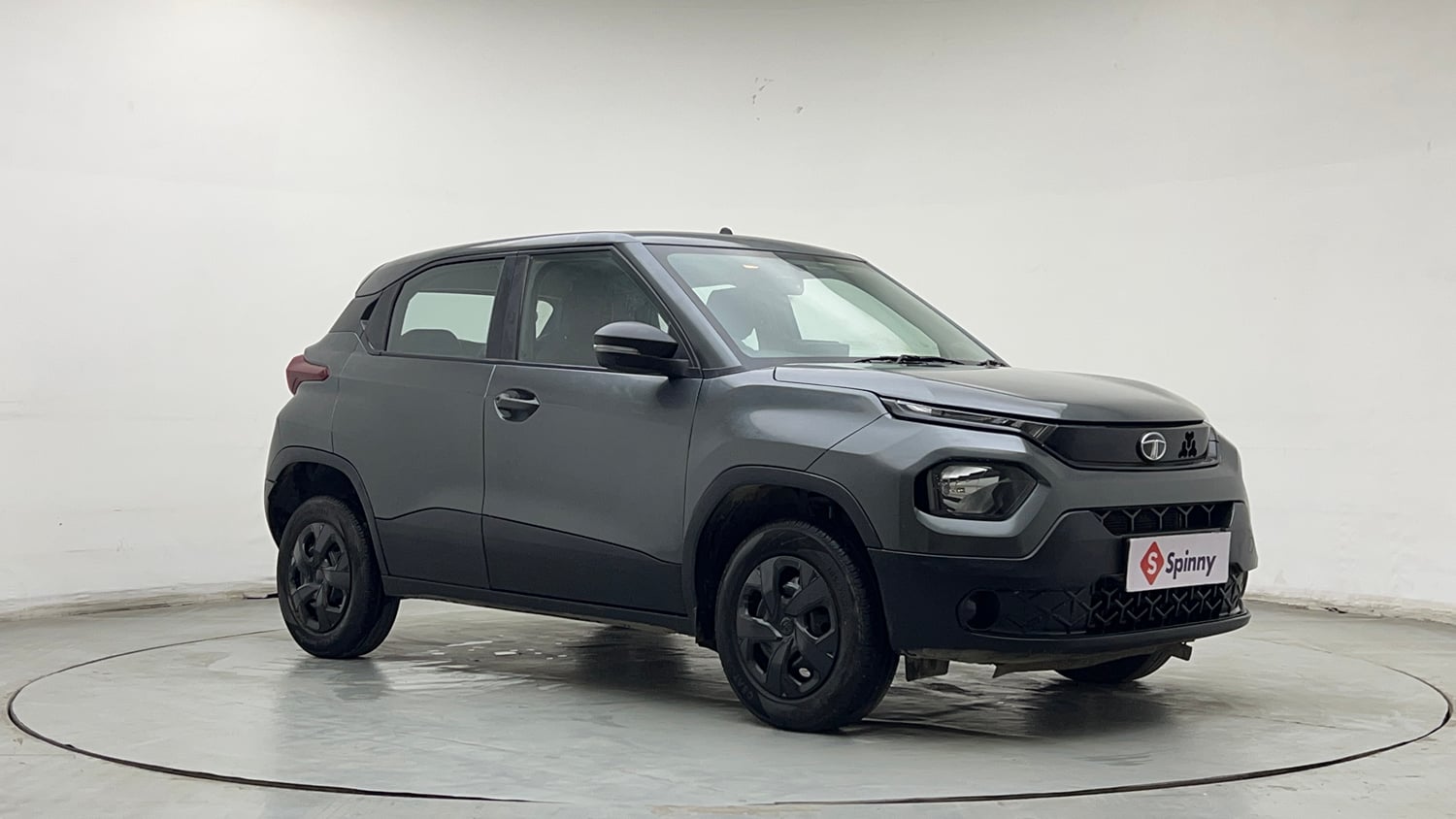 Used 2023 Tata Punch Pure MT Petrol Manual exterior RIGHT FRONT CORNER VIEW