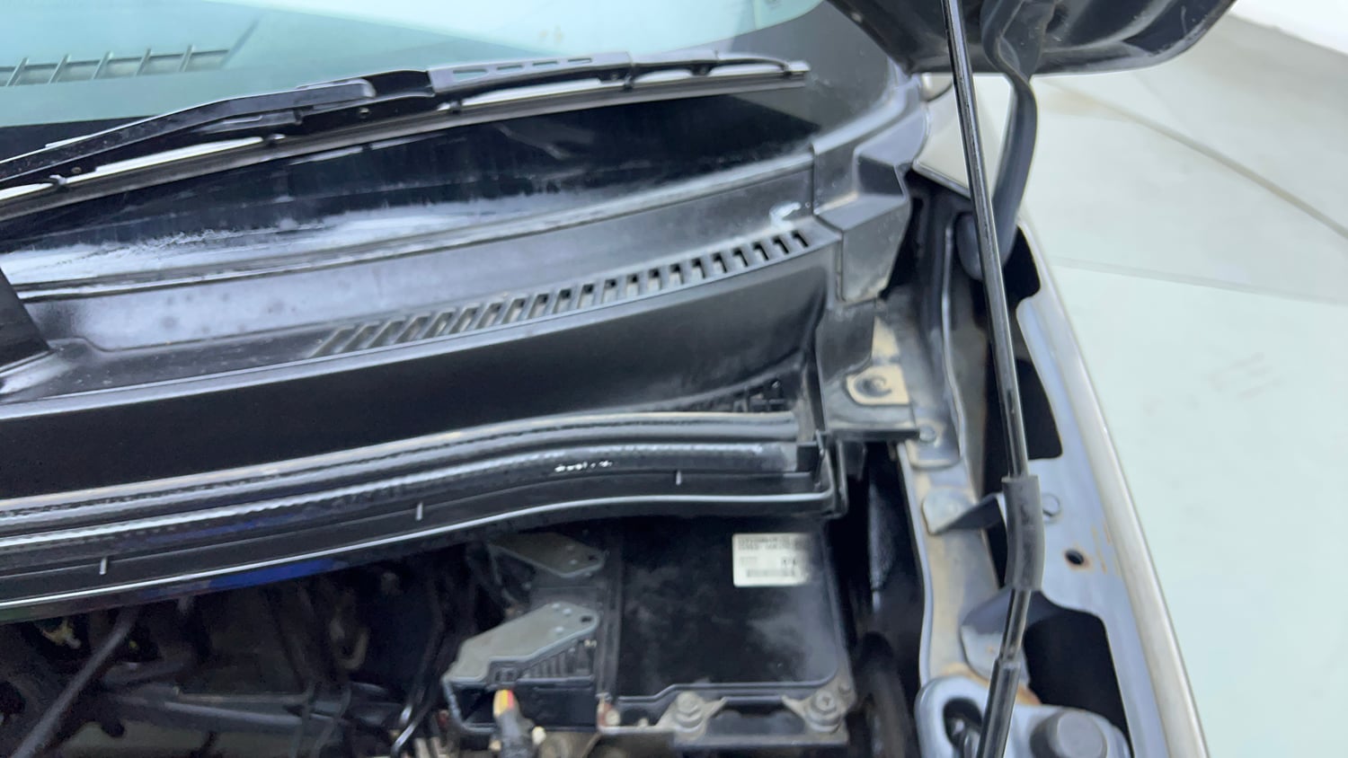 Used 2021 Maruti Suzuki Wagon R 1.0 VXi (O) 1.0 Petrol Manual engine ENGINE LEFT SIDE HINGE & APRON VIEW