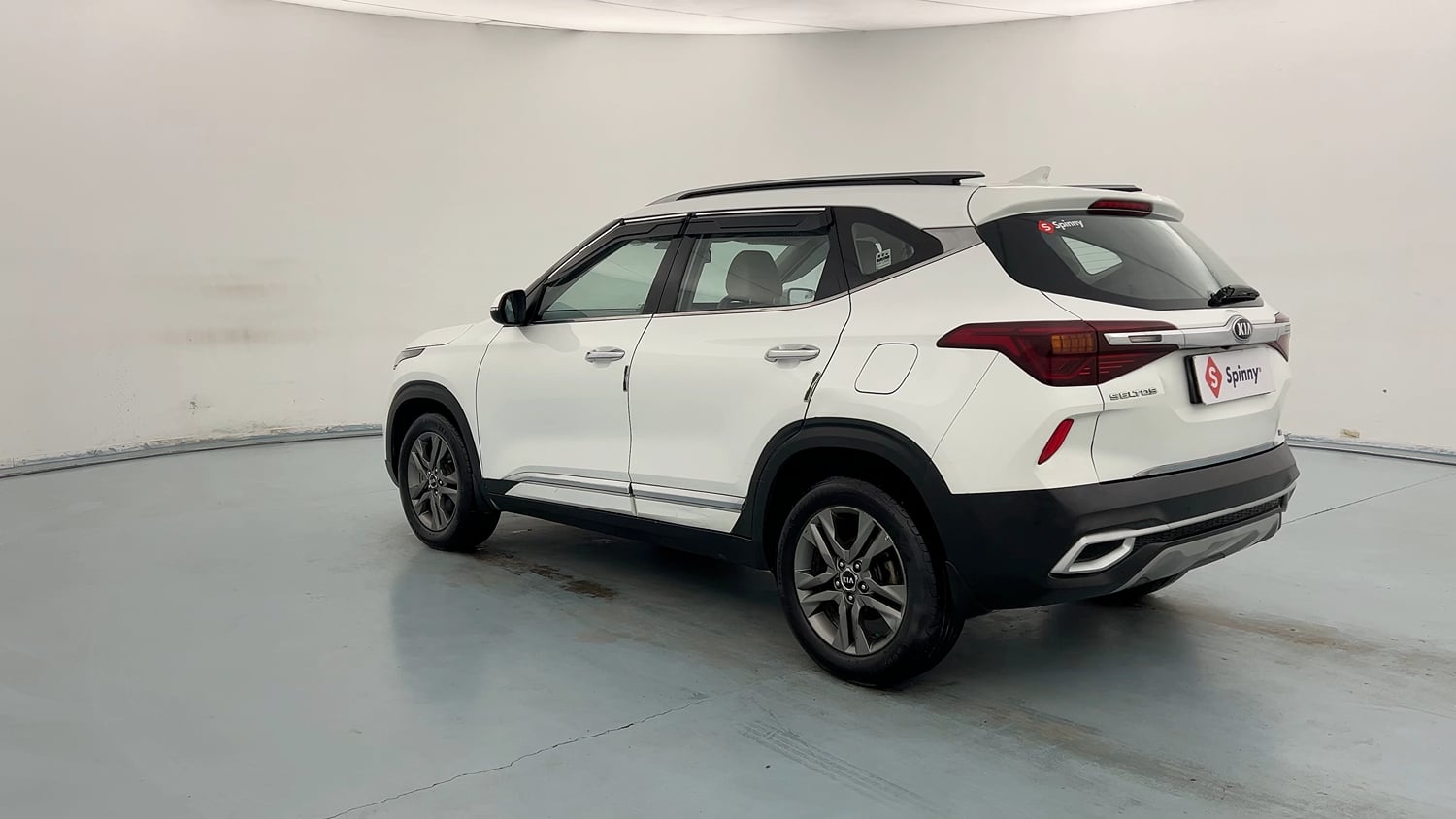 Used 2020 Kia Seltos HTX 1.5 Petrol Manual exterior LEFT REAR CORNER VIEW
