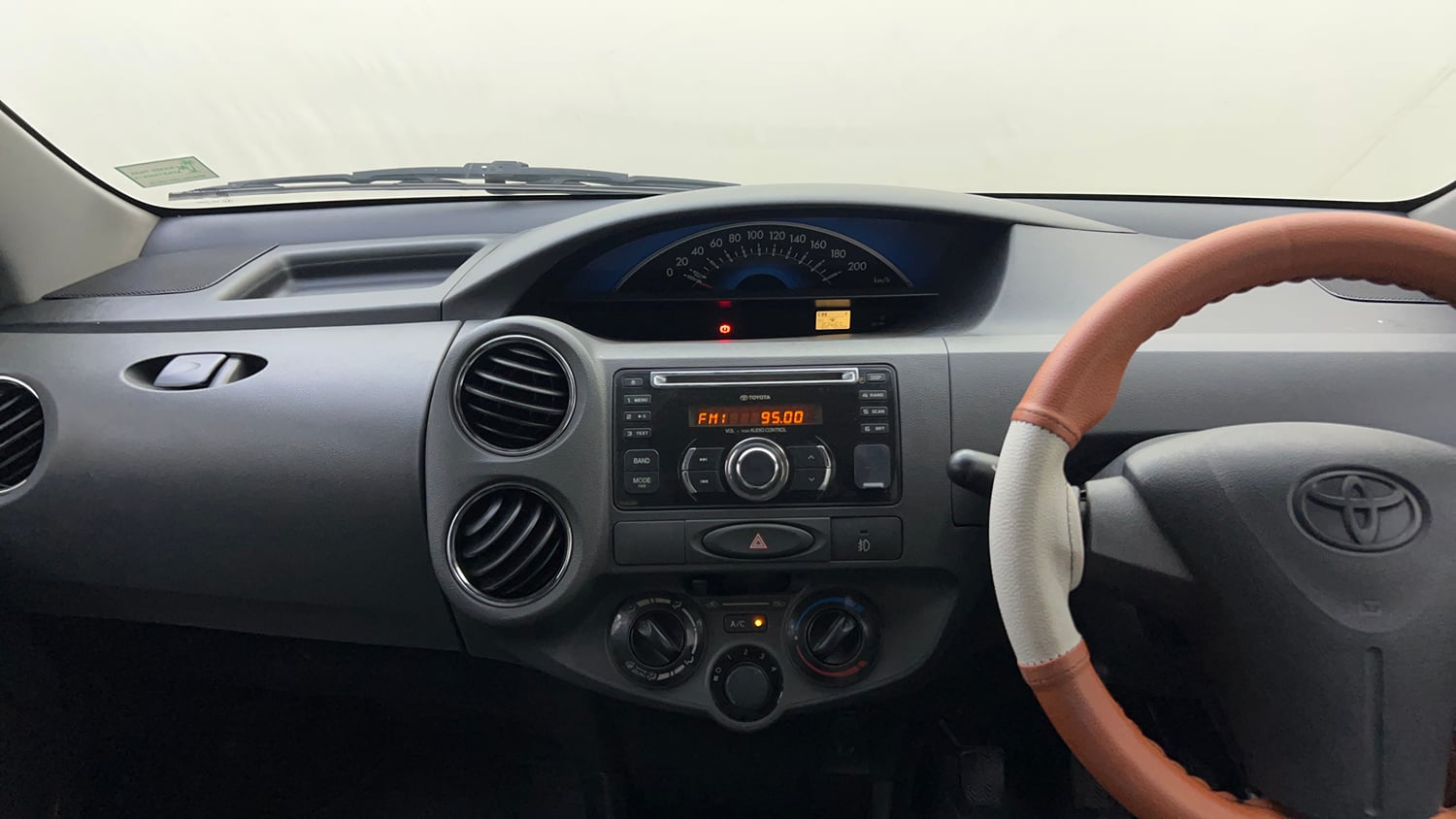 Used 2013 Toyota Etios Liva G Petrol Manual interior MUSIC SYSTEM & AC CONTROL VIEW