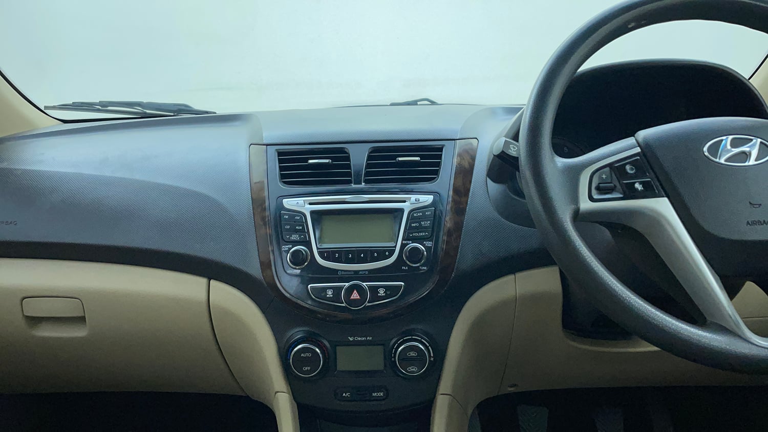 Used 2014 Hyundai Verna Fluidic 1.6 VTVT SX Petrol Manual interior MUSIC SYSTEM & AC CONTROL VIEW