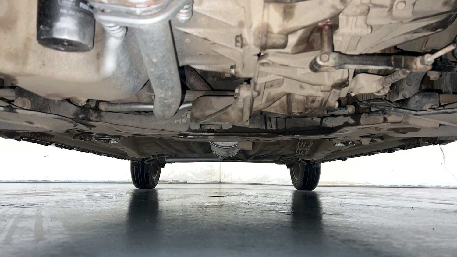 Used 2023 Maruti Suzuki Ignis Zeta 1.2 MT Petrol Manual extra FRONT LEFT UNDERBODY VIEW