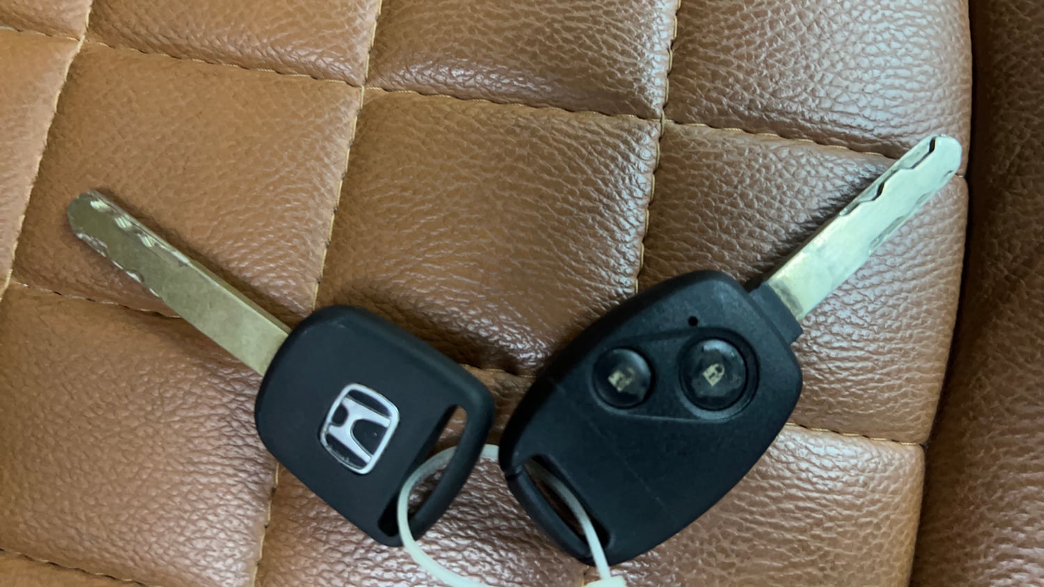 Used 2014 Honda Brio S MT Petrol Manual extra CAR KEY VIEW