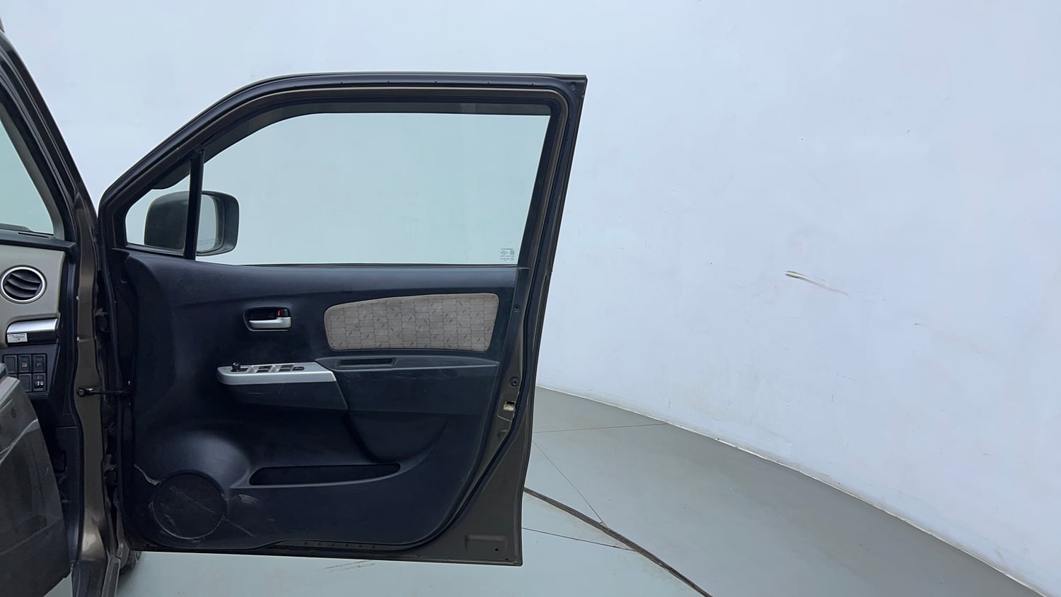 Used 2014 Maruti Suzuki Wagon R VXI Petrol Manual interior RIGHT FRONT DOOR OPEN VIEW
