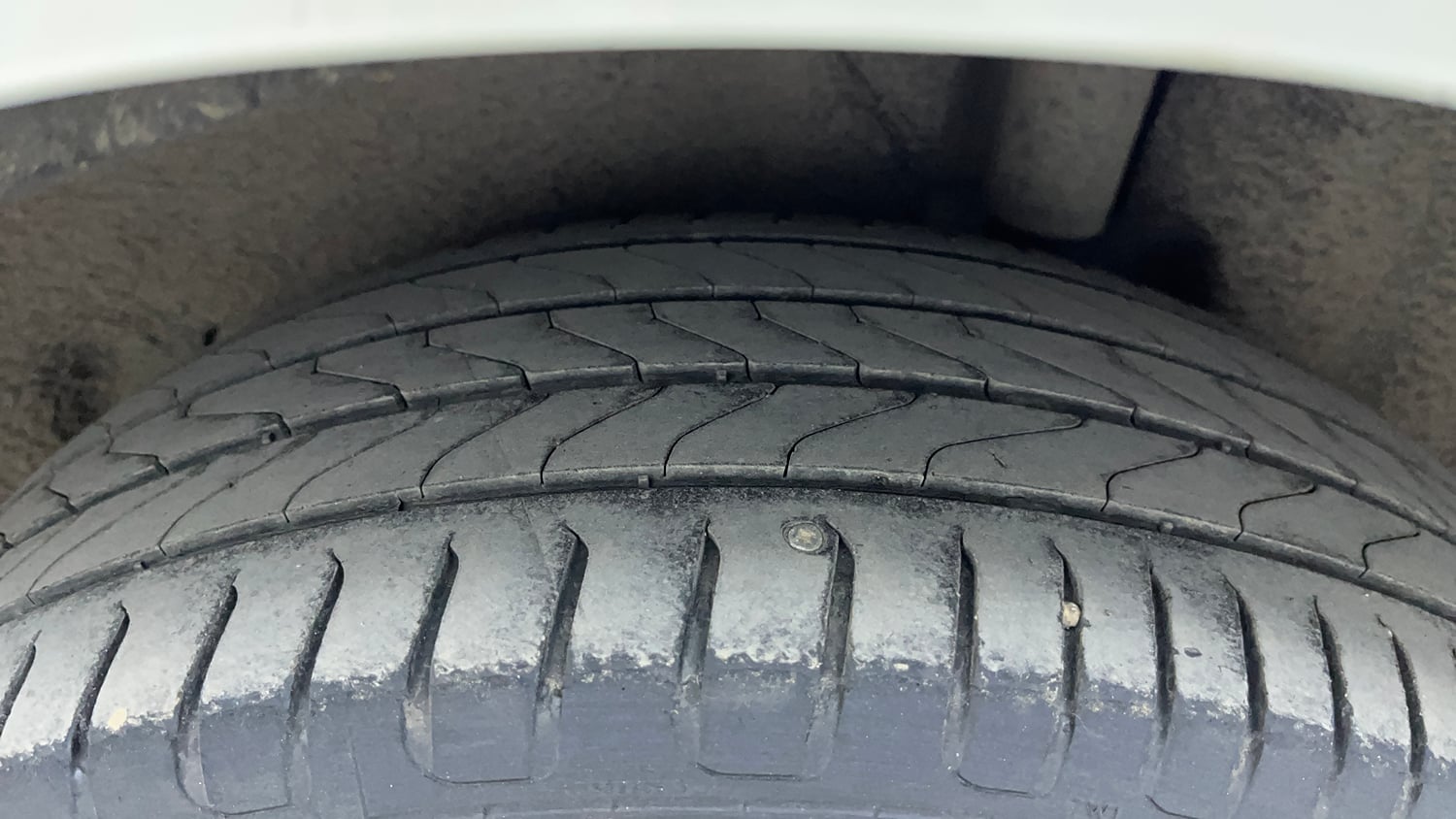 Used 2015 Ford EcoSport Titanium 1.5 TDCi (Opt) Diesel Manual tyres LEFT REAR TYRE TREAD VIEW