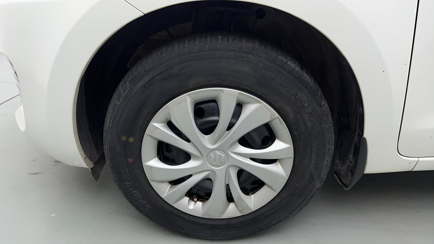 Used 2022 Maruti Suzuki Swift VXi Petrol Manual tyres LEFT FRONT TYRE RIM VIEW