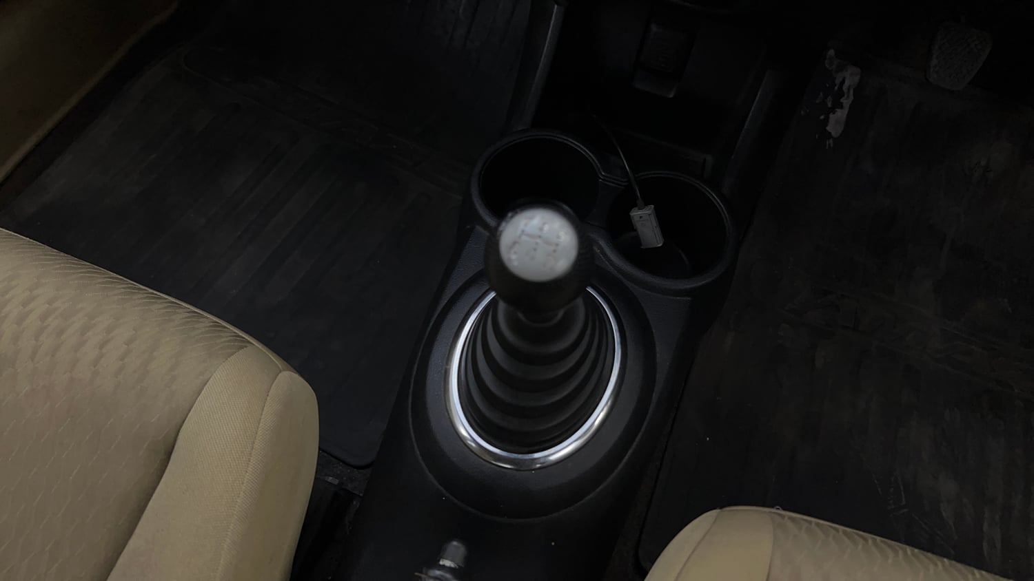 Used 2013 Honda Amaze 1.5 S i-DTEC Diesel Manual interior GEAR  KNOB VIEW