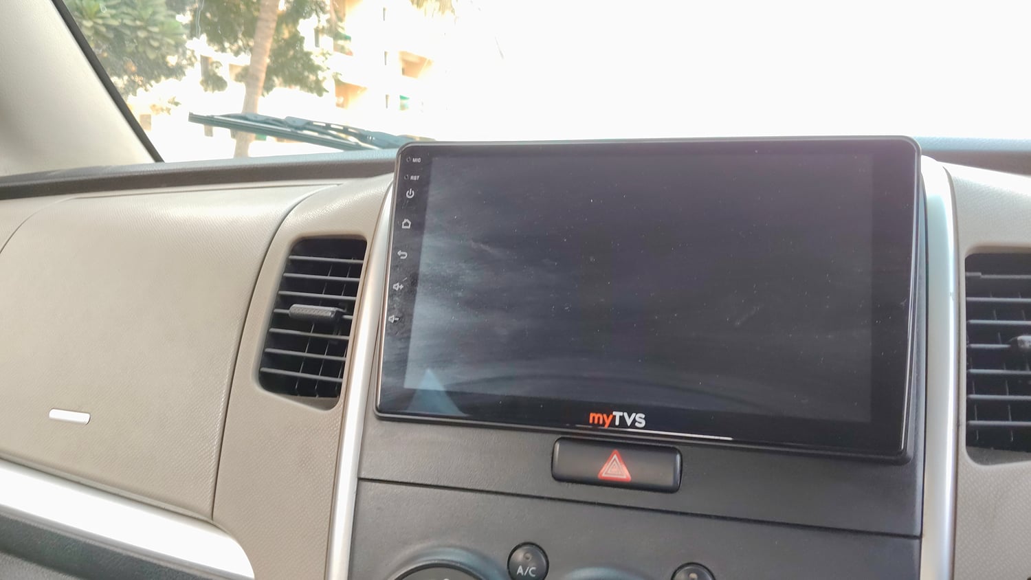 Used 2015 Maruti Suzuki Wagon R VXI Petrol Manual top_features Integrated (in-dash) music system