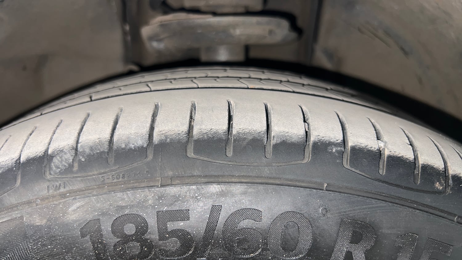 Used 2022 Tata Tiago XZA Plus Petrol Automatic tyres LEFT FRONT TYRE TREAD VIEW