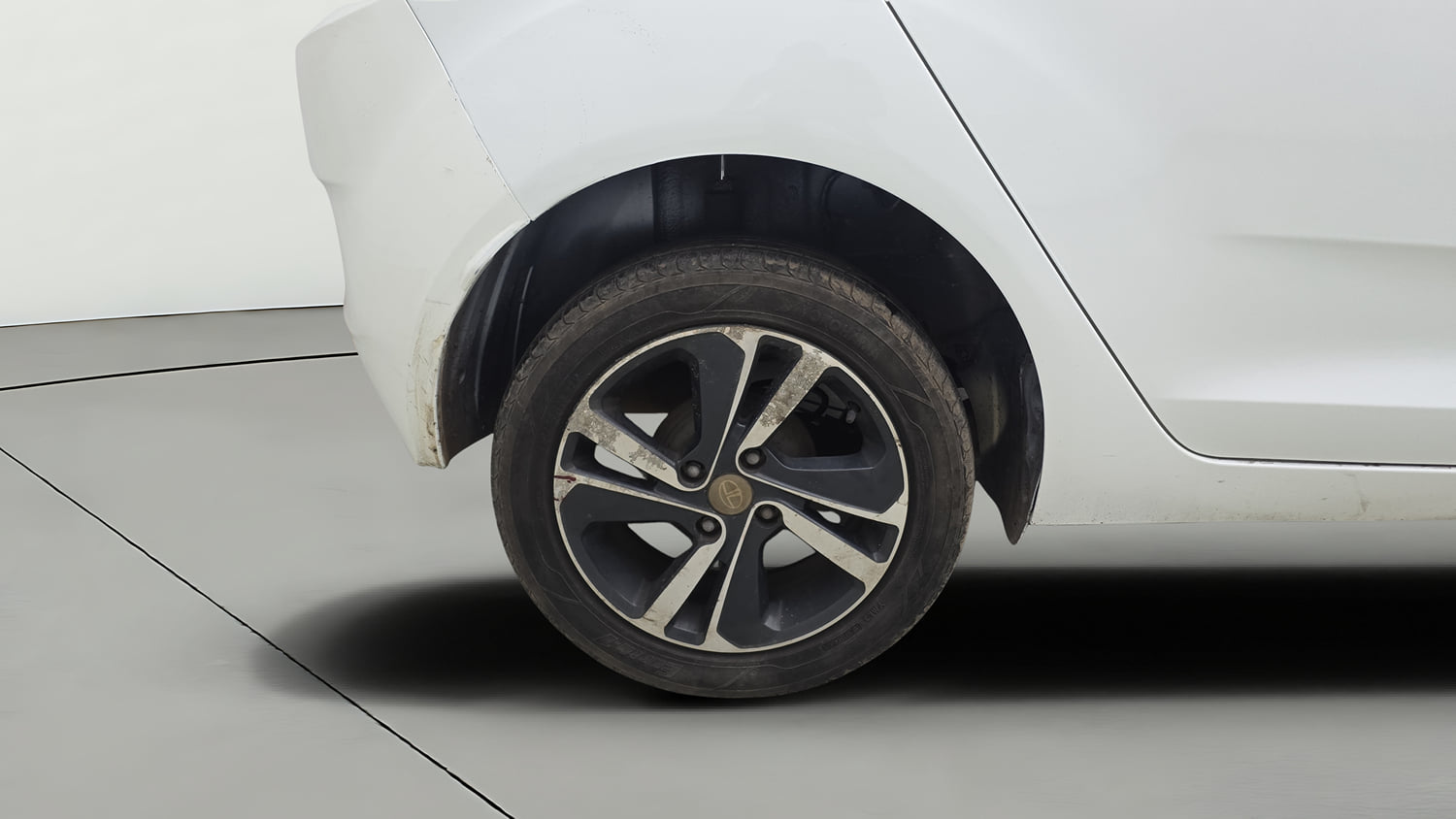 Used 2020 Tata Altroz XZ Petrol Petrol Manual tyres RIGHT REAR TYRE RIM VIEW